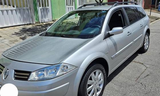 RENAULT MEGANE 1.6 DYNAMIQUE GRAND TOUR 16V FLEX 4P MANUAL RENAULT MEGANE 1.6 DYNAMIQUE GRAND TOUR 16V FLEX 4P MANUAL